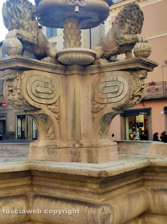 Viterbo - La fontana di piazza delle Erbe