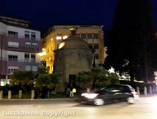 Viterbo - Il monumento ai caduti del Sacrario al buio
