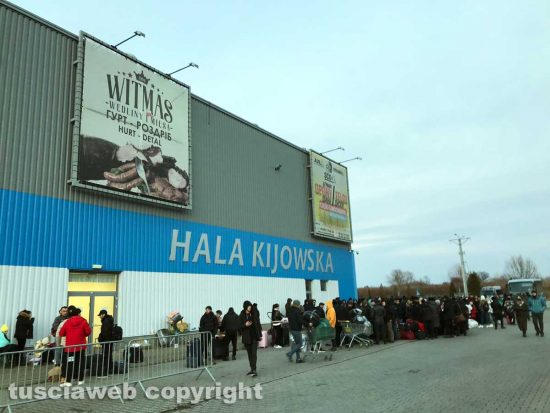 Guerra in Ucraina - Il centro commerciale di Hala Kijovska a Korczowa 