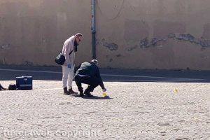 Viterbo - La polizia scientifica a piazza del Sacrario