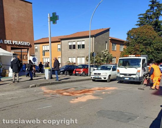 Viterbo - Auto cappotta al Pilastro