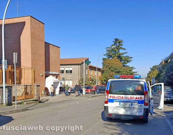 Viterbo - Auto cappotta al Pilastro