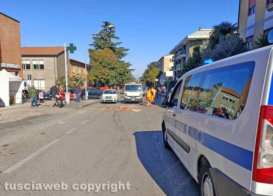 Viterbo - Auto cappotta al Pilastro