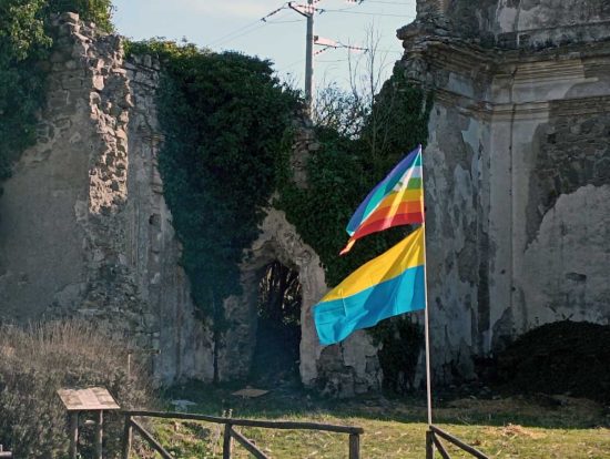 Montefiascone - Le bandiere nei resti della chiesa del Riposo