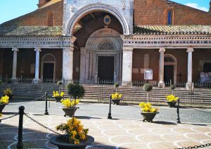 Civita Castellana - Mimose per l'8 marzo al duomo