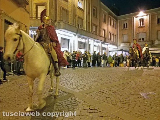 Montefiascone, processione venerdì santo, cristo morto, corte,