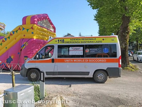 Montefiascone - Bimbo cade mentre salta sul tappeto elastico - L'intervento del 118 