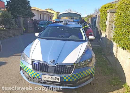 Montefiascone - L'incidente in via Fiordini - L'intervento della polizia stradale