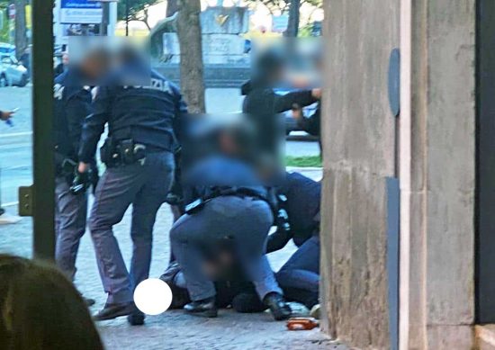 Viterbo - Intervento della polizia al Sacrario - La foto pubblicata su Facebook da Laura Allegrini