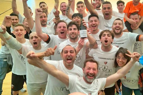 Sport - Calcio a cinque - Active network - La squadra festeggia la vittoria