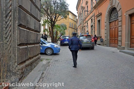 Viterbo - Polizia, carabinieri e guardia di finanza a presidio della mostra sulle foibe