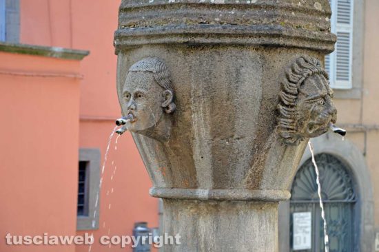 Viterbo - La fontana di piazza della Crocetta