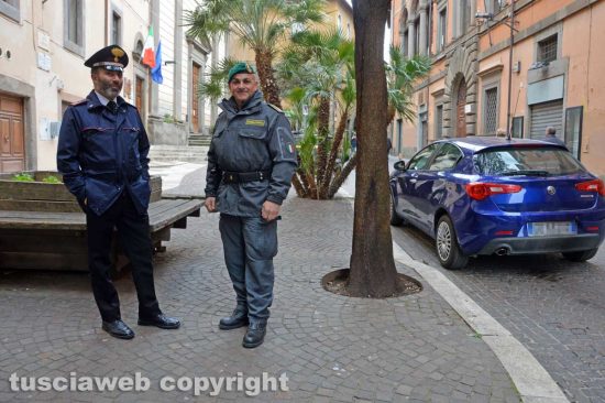 Viterbo - Polizia, carabinieri e guardia di finanza a presidio della mostra sulle foibe