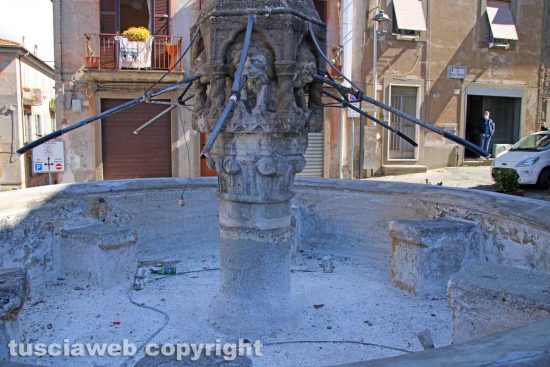 Viterbo - La fontana a Pianoscarano a secco