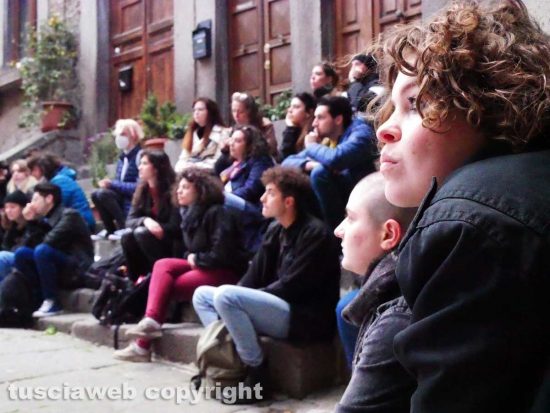 Viterbo - La manifestazione dei Giovani democratici a piazza San Pellegrino