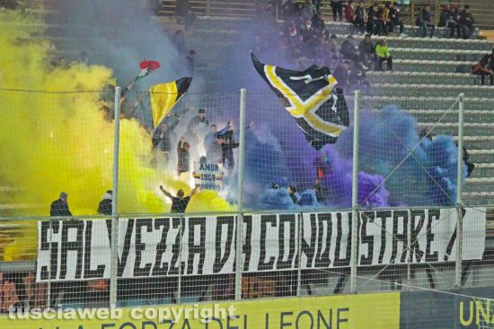 Sport - Calcio - Viterbese - i tifosi in curva Nord