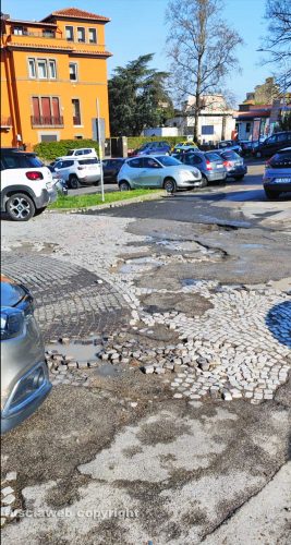 Viterbo - La pavimentazione di largo Africa