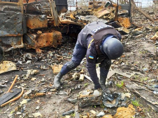 Guerra in Ucraina - Rimozione degli ordigni esplosivi nei distretti di Bucha