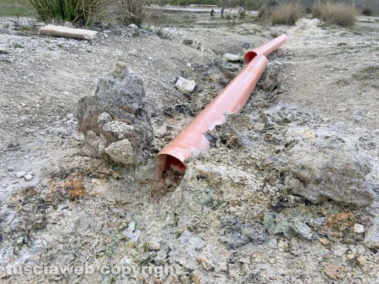 Viterbo - Il Bullicame - I tubi che incanalavano l'acqua