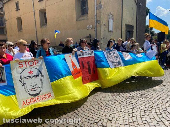 Viterbo - Ucraina - La manifestazione in piazza del Sacrario