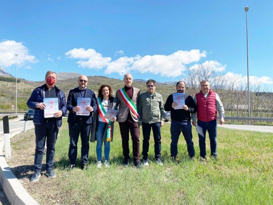 Pescina - Il deputato di FdI Mauro Rotelli all’iniziativa dei cento sindaci di Lazio e Abruzzo contro il caro pedaggi delle autostrade A24 e A 25