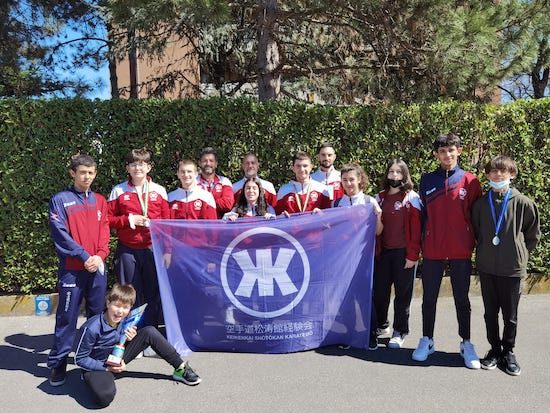 Viterbo - Coach e alcuni allievi della scuola Keikenkai di Karate
