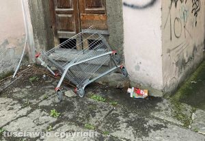 Viterbo - Abbandoni a via Faul Viterbo - Abbandoni a via Faul 