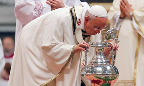 Papa Francesco celebra la messa crismale