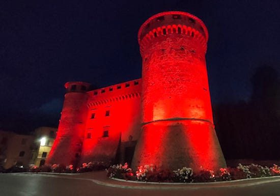Vasanello - Castello illuminato di rosso