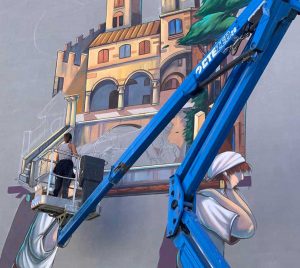 Viterbo - Alessandra Carloni al Pilastro mentre lavora al murale di S. Rosa