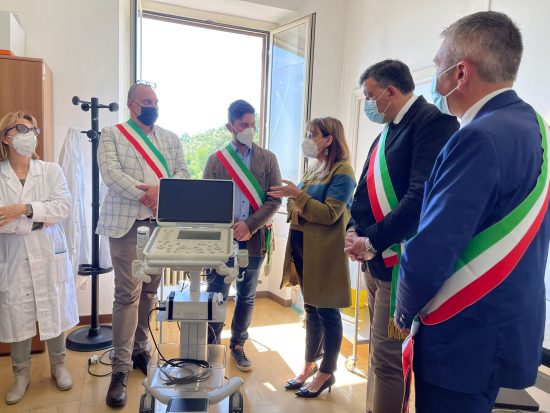 Valentano - La consegna di un ecografo al nuovo centro di cure primarie