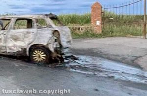 Tarquinia - Auto in fiamme sull’Aurelia bis