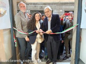 Vittorio Sgarbi e Chiara Frontini inaugurano la sede di “Io Apro Rinascimento”