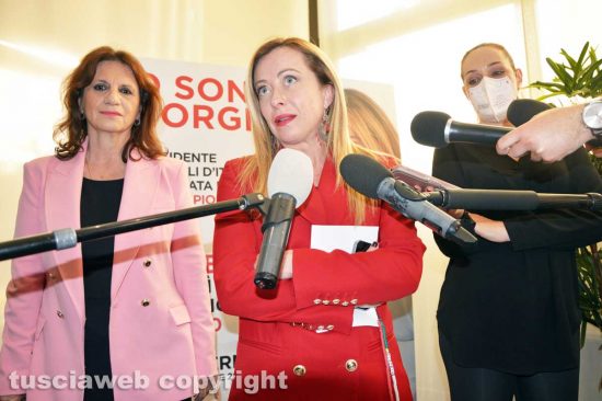 Viterbo - Giorgia Meloni e Laura Allegrini (sulla sinistra)