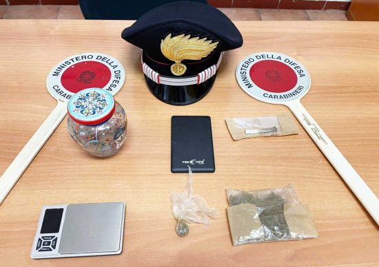 Rieti - 40enne trovato con 8 grammi di marijuana, 2 di hashish e un bilancino di precisione