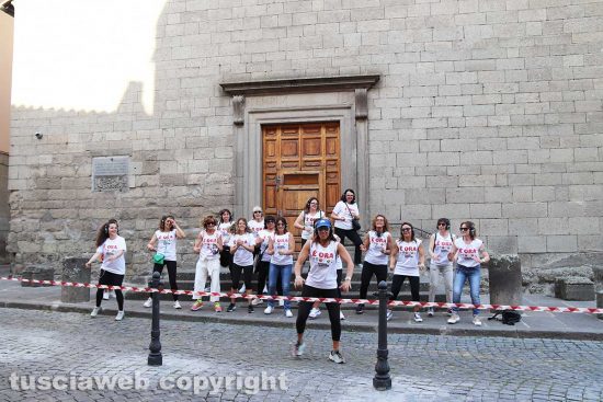 Viterbo - La camminata in musica della candidata sindaco Chiara FrontiniViterbo - La camminata in musica della candidata sindaco Chiara Frontini