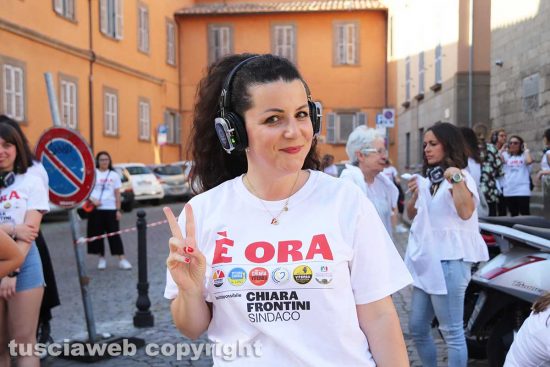 Viterbo - La candidata sindaco Chiara Frontini alla Camminata in musica