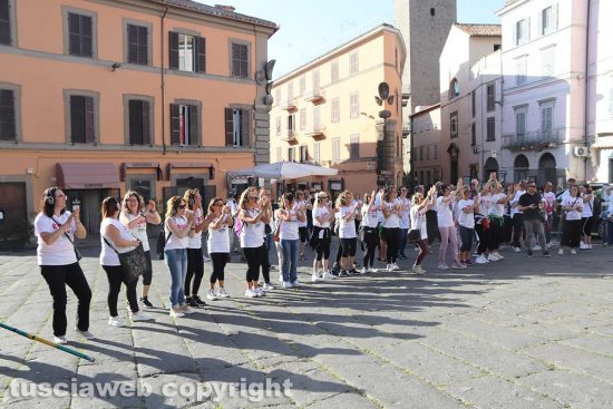 Viterbo - La camminata in musica della candidata sindaco Chiara Frontini