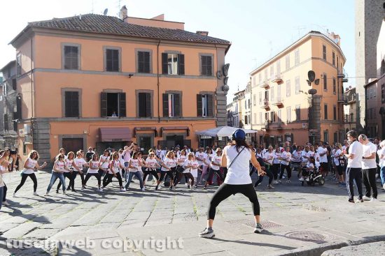 Viterbo - La camminata in musica della candidata sindaco Chiara Frontini