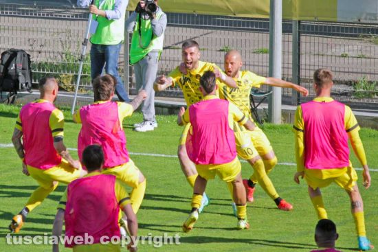 Sport - Calcio - Viterbese - L'esultanza dopo il gol di Volpicelli
