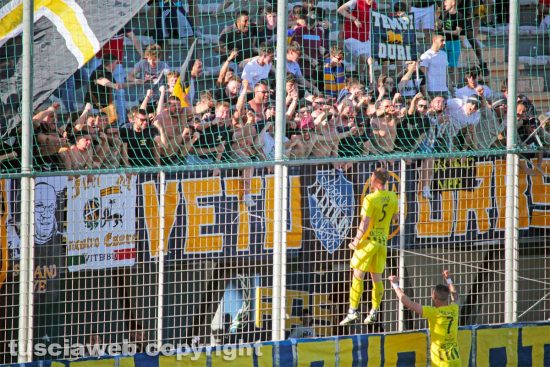 Sport - Calcio - Viterbese - L'esultanza di Urso