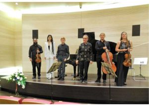 Viterbo - Il maestro Sandro De Palma e i musicisti
