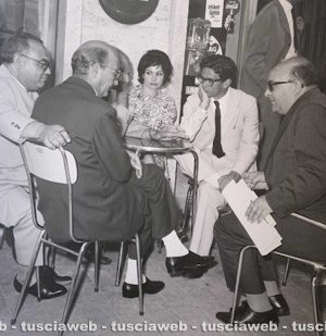 Pierpaolo Pasolini al bar di piazza del Popolo a Roma