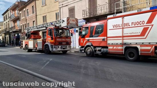 Vetralla - Uomo barricato in casa