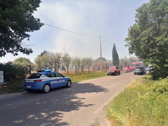 Incendio in strada Pian del Cerro