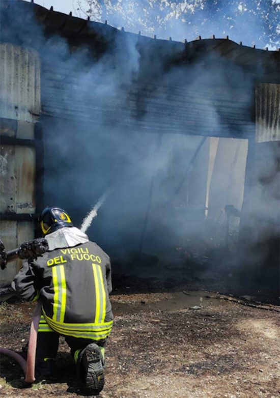 Incendio in strada Pian del Cerro