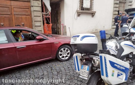 Viterbo - Ubriaco semina il panico in centro