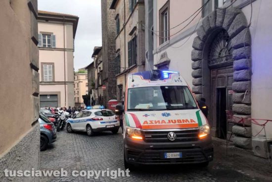 Viterbo - Ubriaco semina il panico in centro