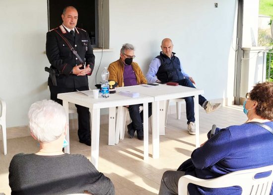 Castelnuovo di Farfa - Campagna informativa dei carabinieri nel centro anziani per prevenire truffe e furti 