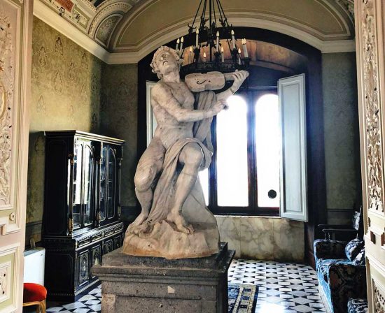 Statua-vicino-alla-quale-è-stata-vista-la-dama